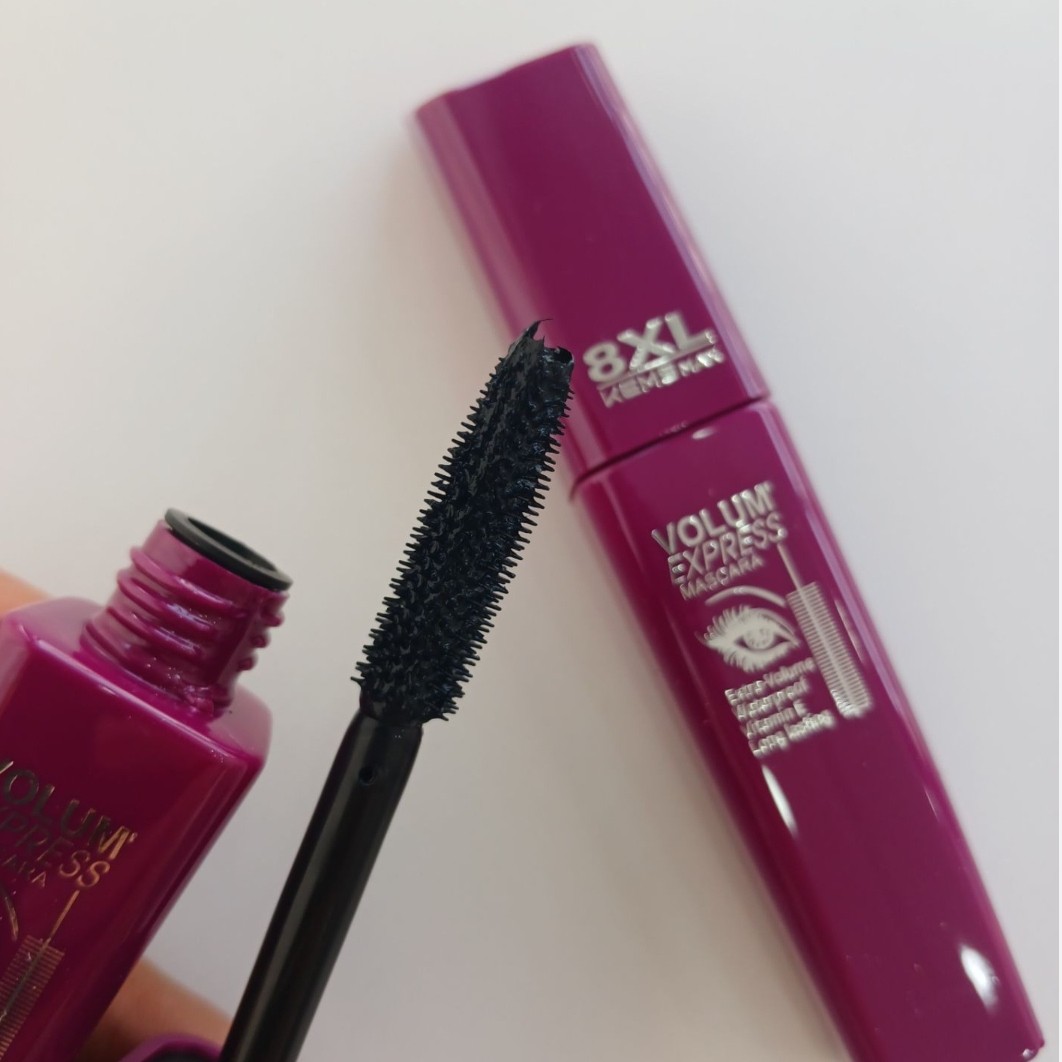 ریمل استخری ضدآب مواد مشکی ریمل 24 ساعته