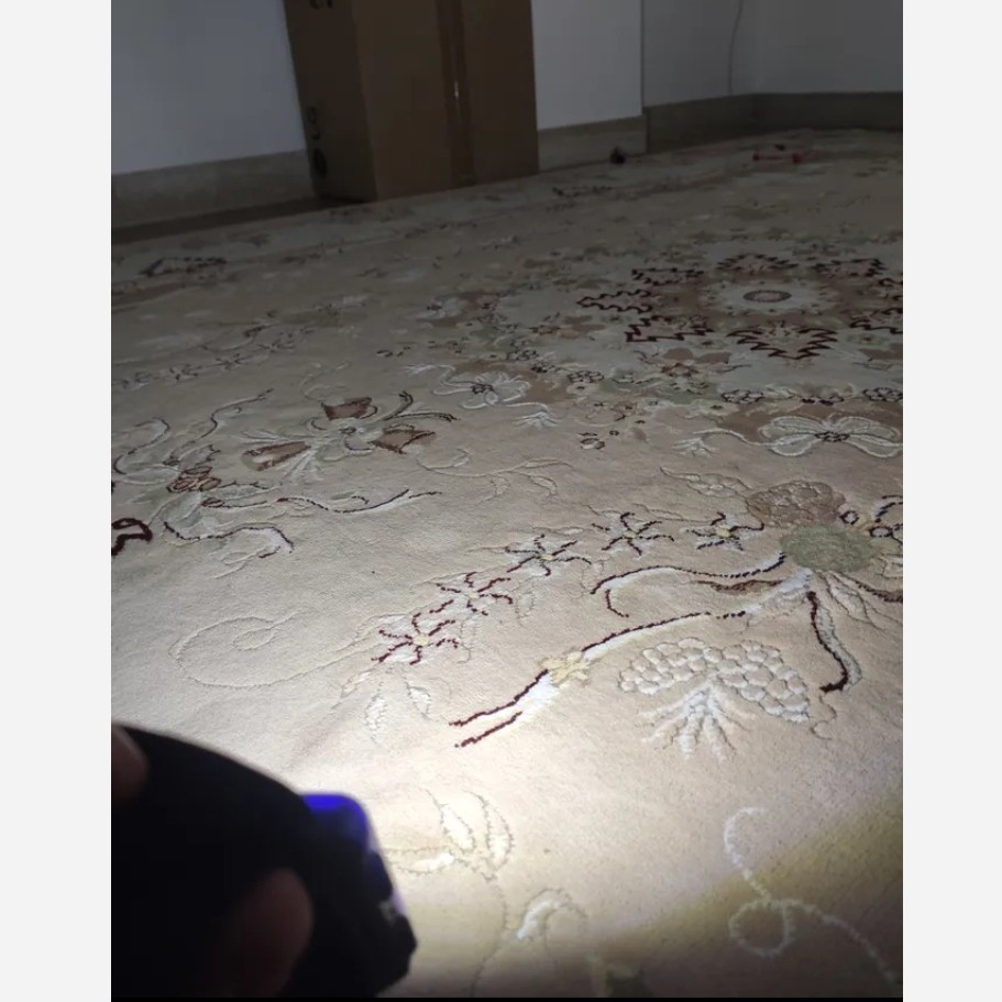 چراغ قوه پیشانی باتری خور . بسیار پر نور و قوی . نور چند حالته
