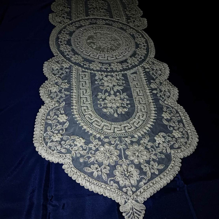 رومیزی رانر بزرگ نهارخوری 6 و 8 نفره مروارید دوزی دانتل طرح ترک خاص مدل ورساچه 45*135