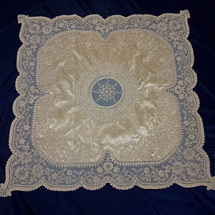 رومیزی مربع بزرگ 90*90 مخمل دانتل طرح ترک مدل ورساچه