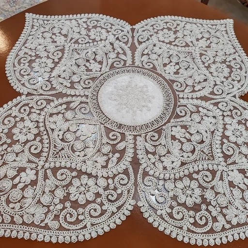 رومیزی سه تکه مربع جلومبلی و عسلی دانتل طرح ترک مدل قلب جدید