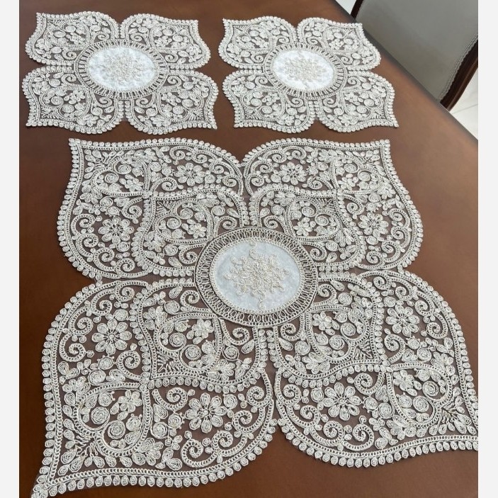 رومیزی سه تکه مربع جلومبلی و عسلی دانتل طرح ترک مدل قلب جدید