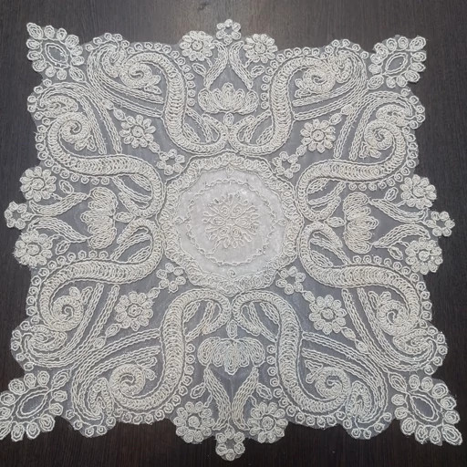 رومیزی عسلی جلومبلی دانتل طرح ترک مدل آنتیک 38*38