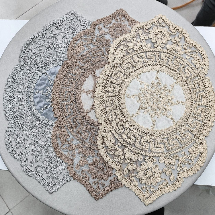 رومیزی عسلی جلومبلی دانتل طرح ترک مدل ورساچه 30*50