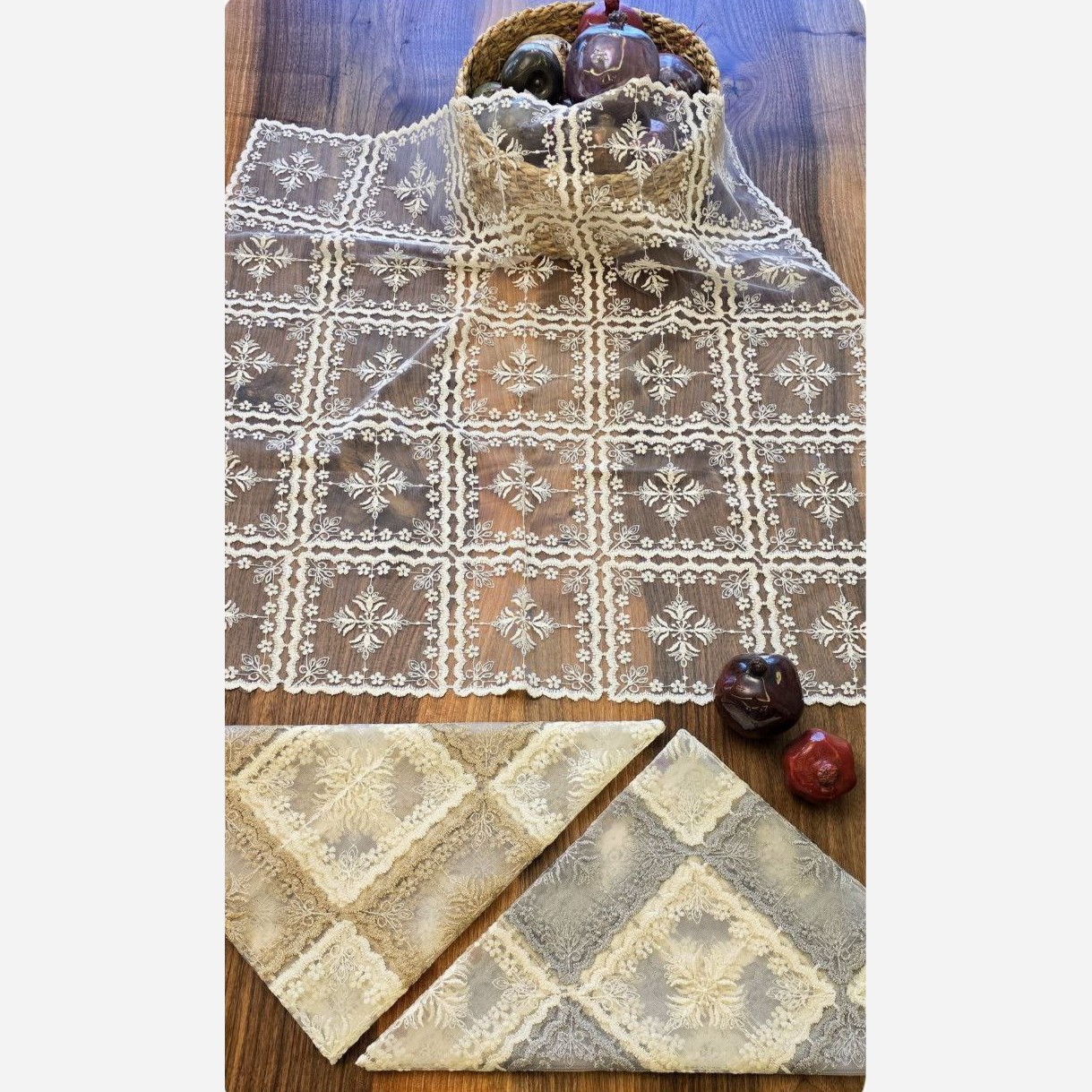 رومیزی روپشتی حریر گیپور مربع 80*80 طرح برگ