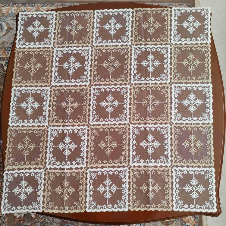 رومیزی روپشتی حریر گیپور مربع 80*80 طرح برگ